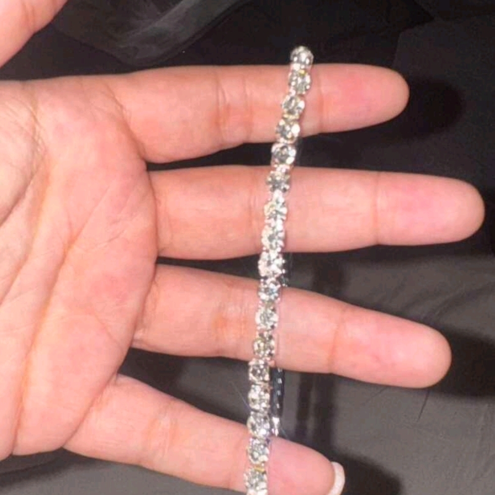 Elegant Silver Bracelet with Clear Stones